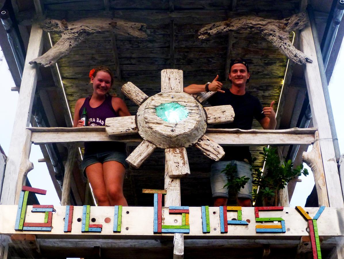 Gipsy Backpackers Vandrehjem Gili Trawangan Eksteriør billede